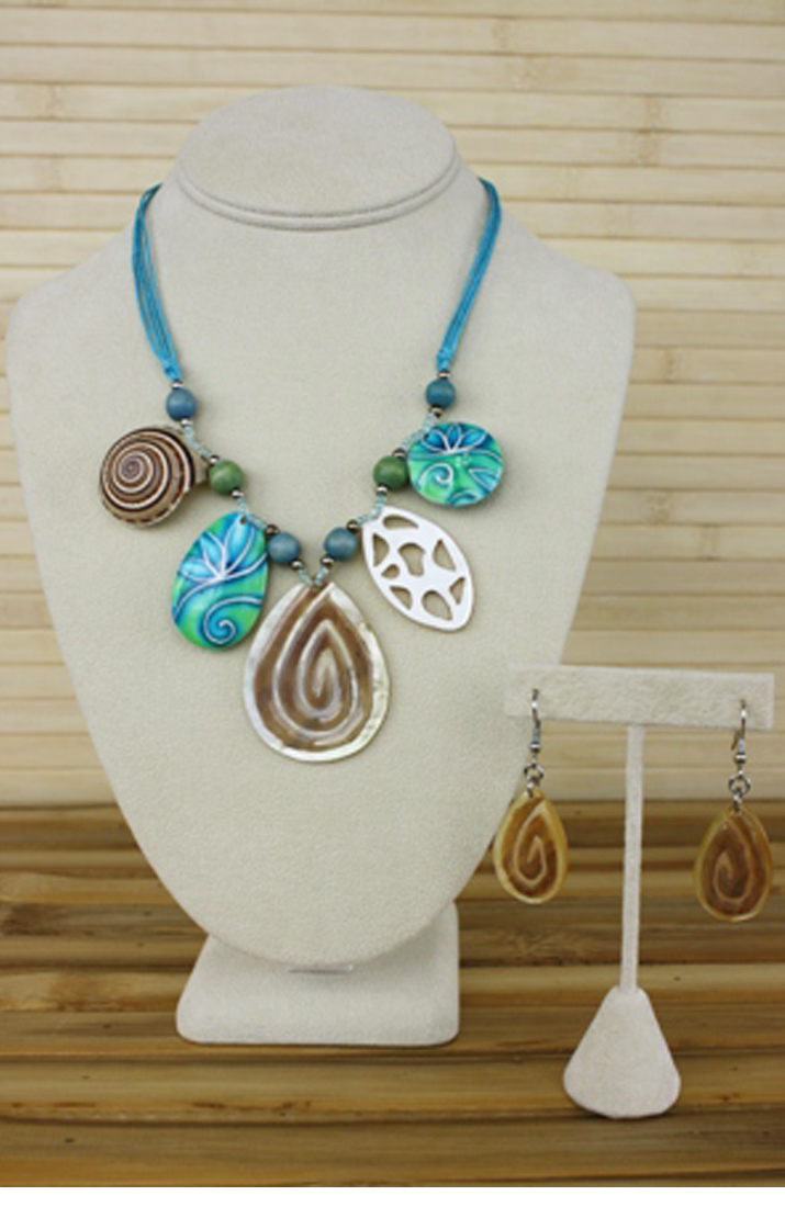 Necklace & Earring Set- Maoli-