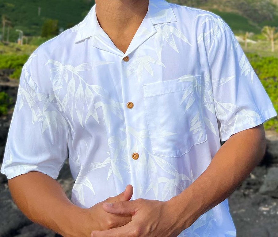 Paradise Found – Mens Hawaiian shirt – bamboo-white -Model shot – close up