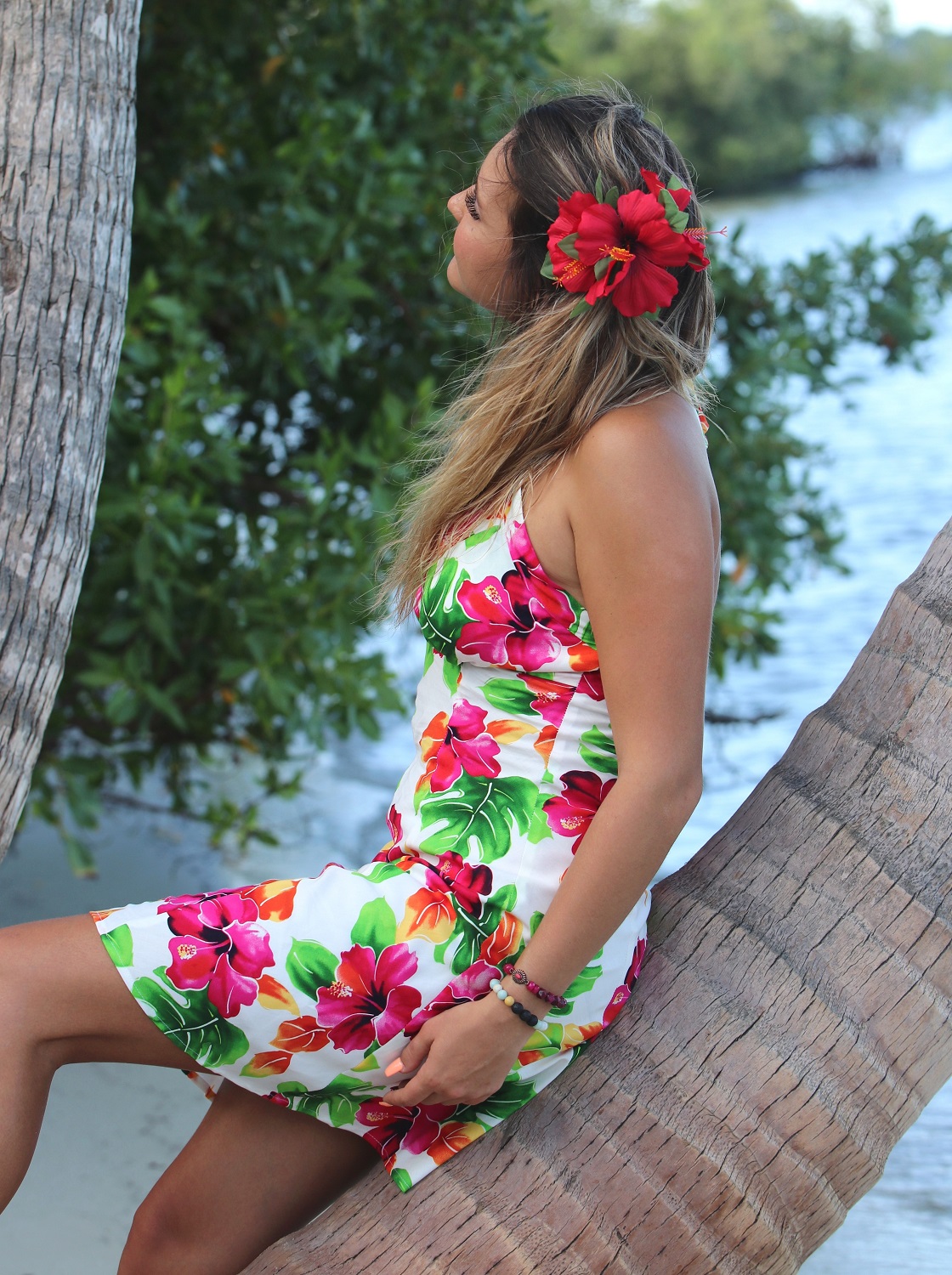 Sexy Halter hawaiian Sundress – Hibiscus Watercolor – White – Model sitting on a Palm Tree