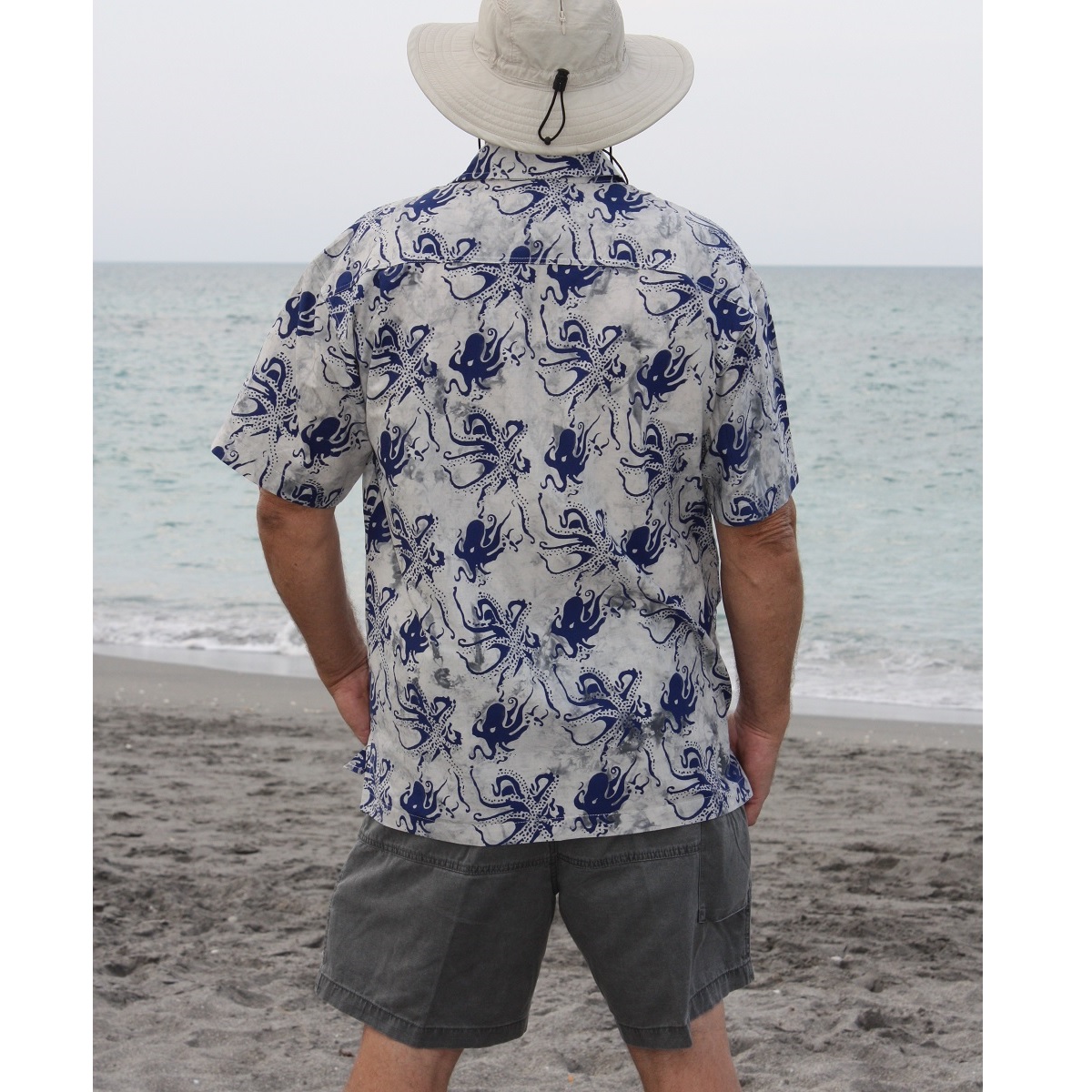 RumReggae – Mens shirt – Hawaiian Tropical – Twenty Thousand Leagues – Octopus Shirt – Misty Grey