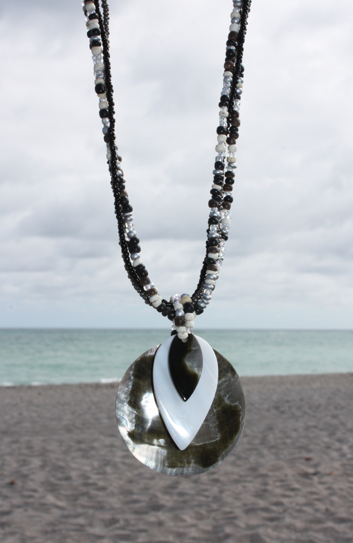 Tropical - Shell Necklace - Eclipse