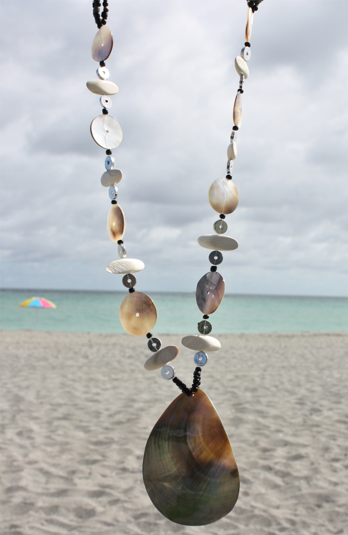 Tropical – Shell Necklace – Serenity – Black -Lifestyle image