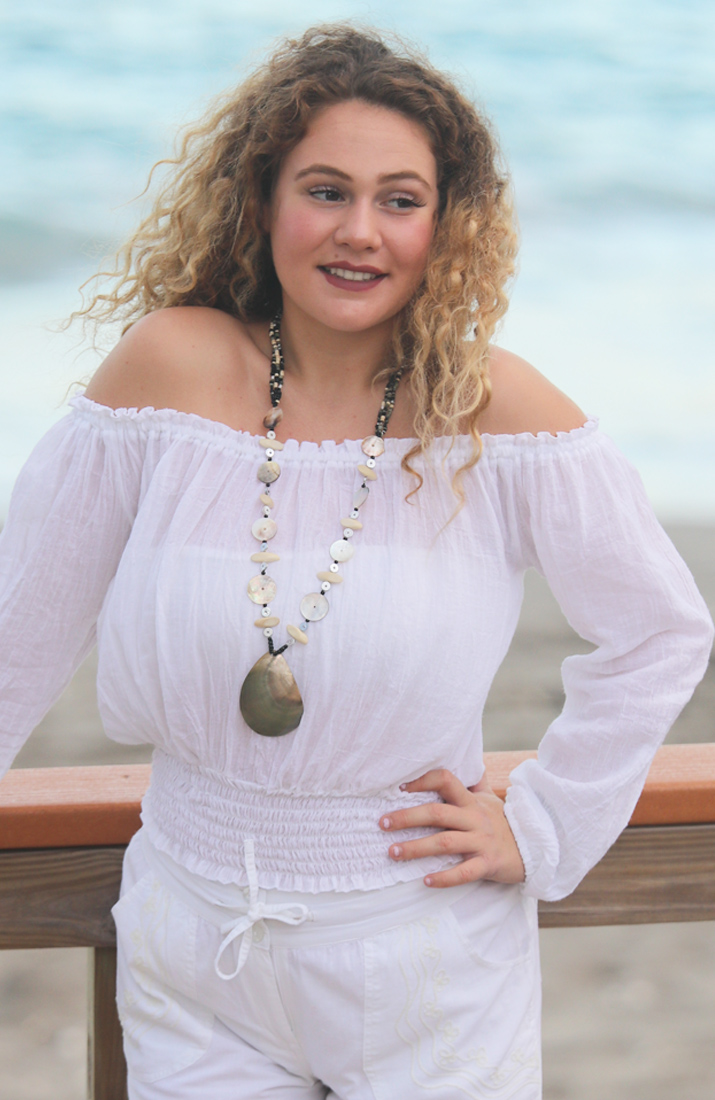 Tropical - Shell Necklace - Serenity - Black -Lifestyle image-model