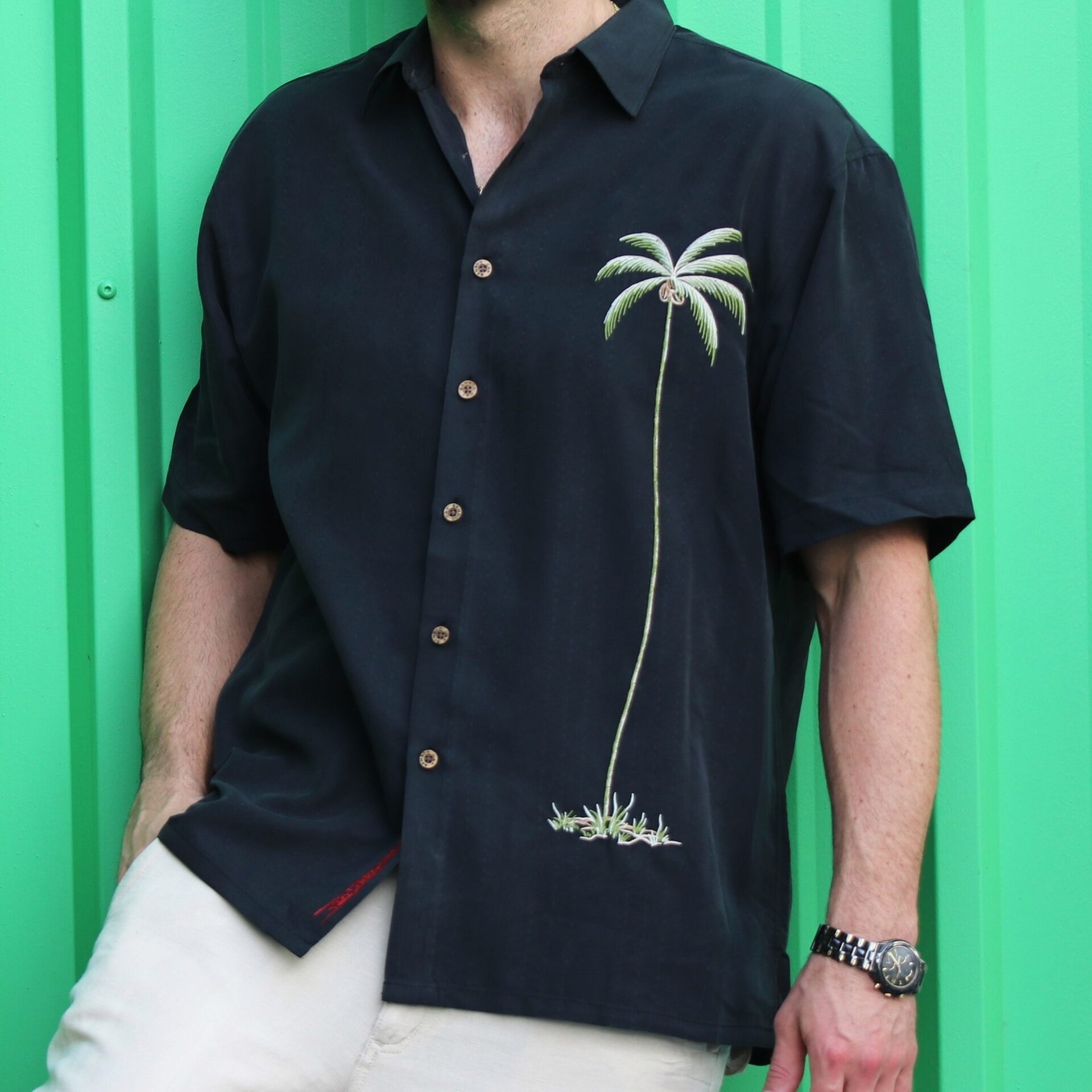 Mens-Bamboo-Cay-Shirt-Single-Palm-Traquility-Black-Model-at-Arthouse-close-up.