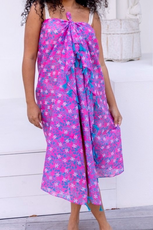 Sarong-100-cotton-Kauai-pretty-fringe-Pink-Turquoise-beautiful-african-heritage-model-model-at-caribbean-resort-posing